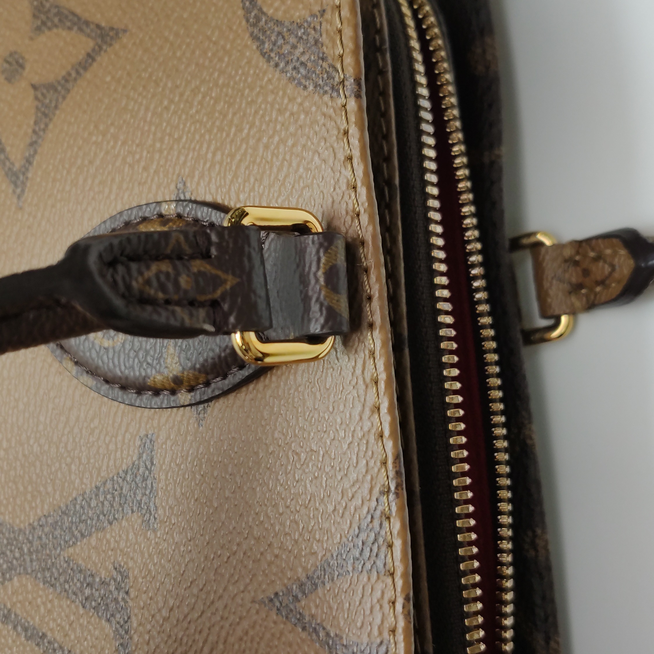 Louis Vuitton(LV) OnTheGo Tote Reverse Monogram Giant East West — photo 13 of 15