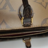 Louis Vuitton(LV) OnTheGo Tote Reverse Monogram Giant East West — thumbnail 13