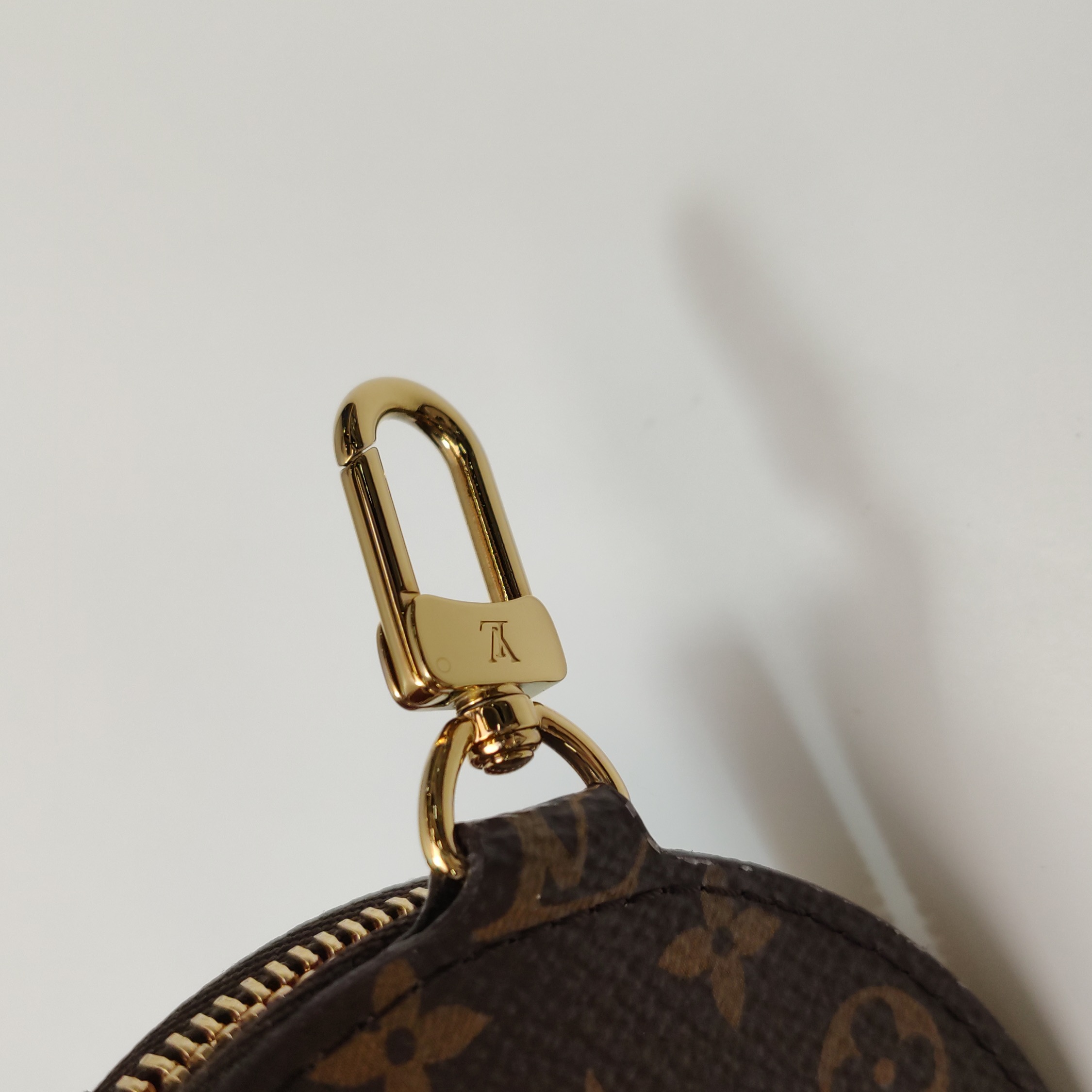 Louis Vuitton(LV) OnTheGo Tote Reverse Monogram Giant East West — photo 12 of 15