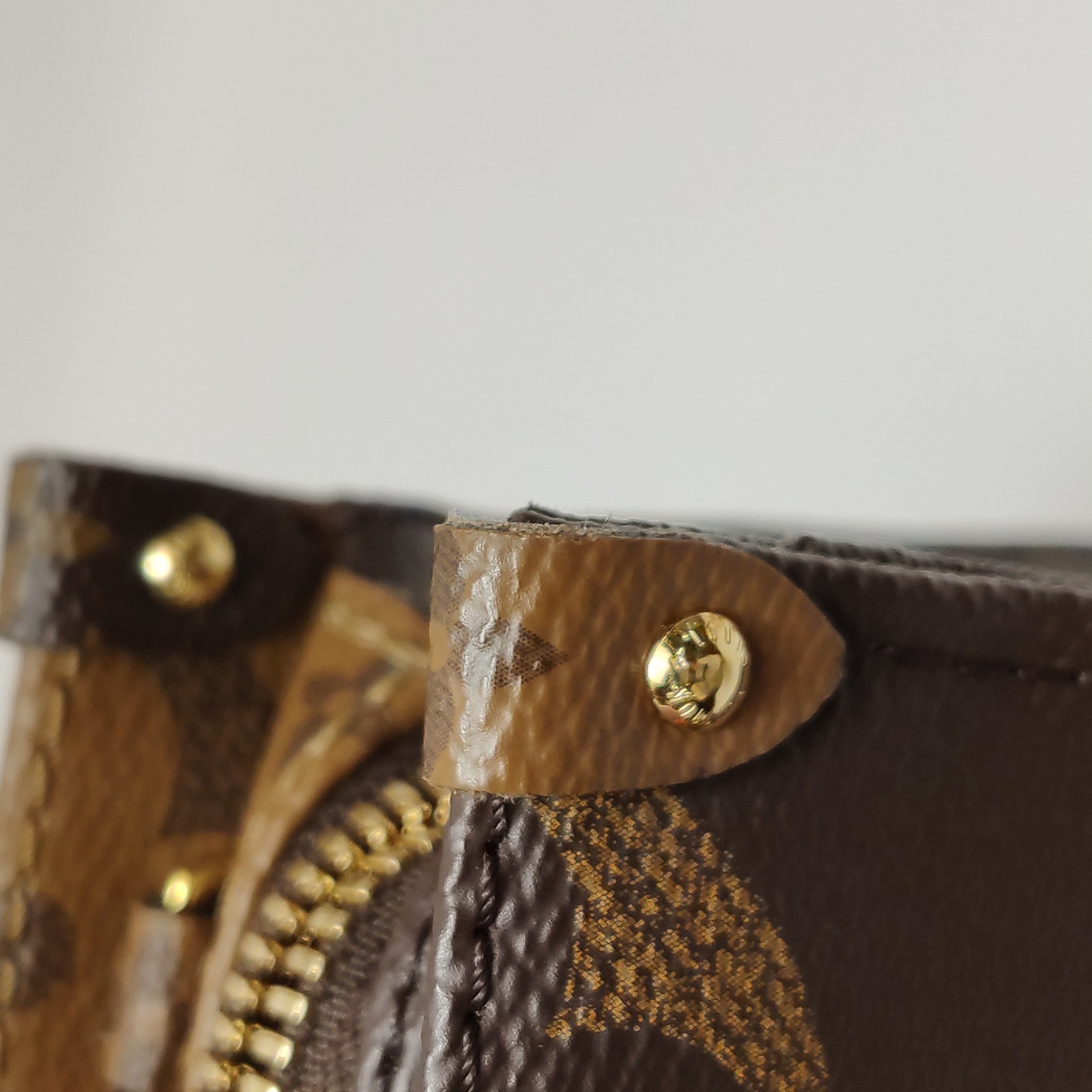 Louis Vuitton(LV) OnTheGo Tote Reverse Monogram Giant East West — photo 9 of 15