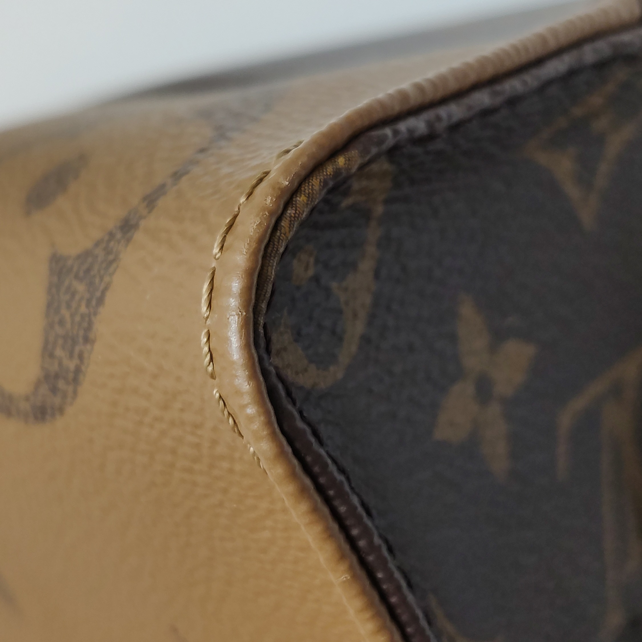 Louis Vuitton(LV) OnTheGo Tote Reverse Monogram Giant East West — photo 15 of 15