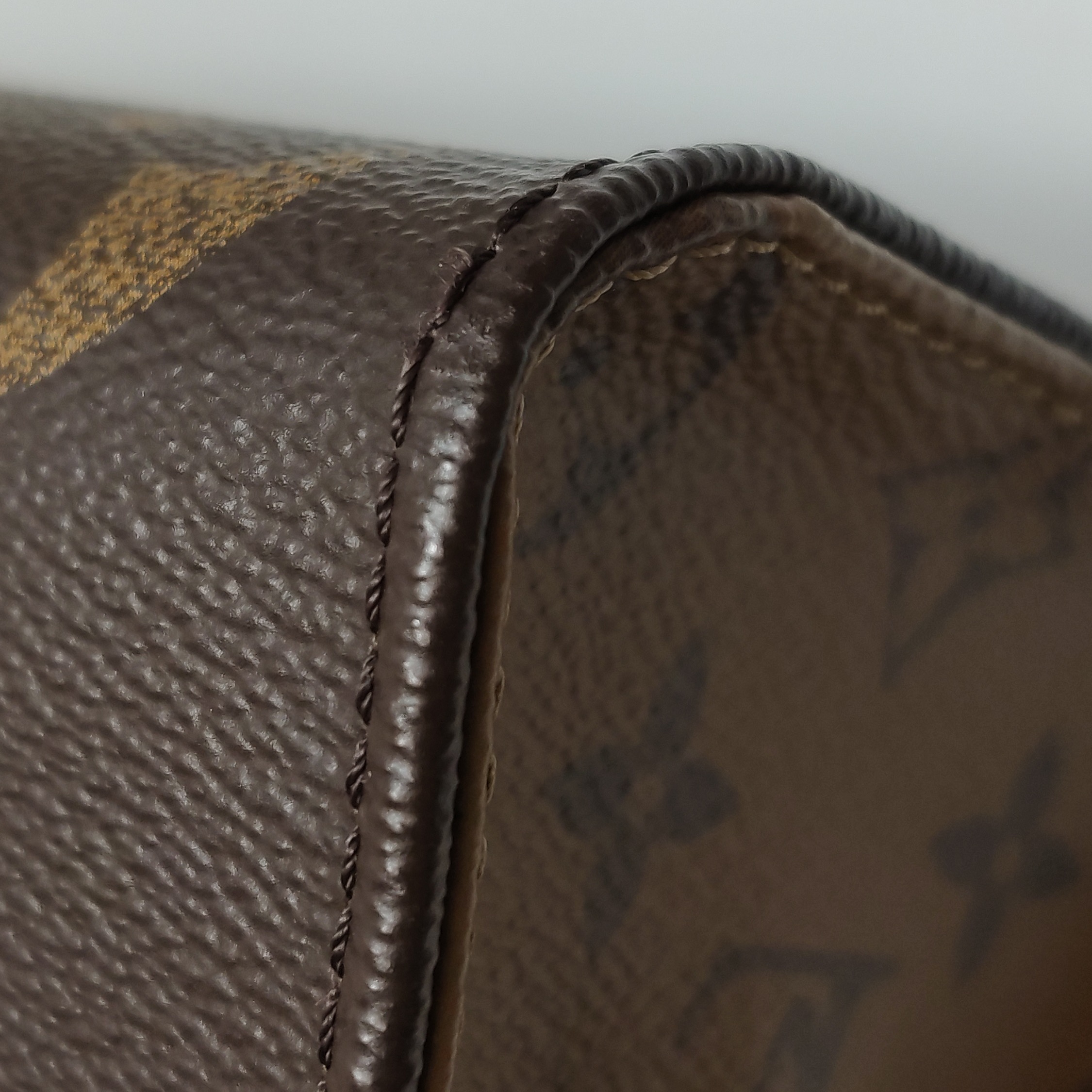Louis Vuitton(LV) OnTheGo Tote Reverse Monogram Giant East West — photo 14 of 15