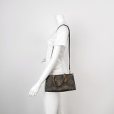 Louis Vuitton(LV) OnTheGo Chain Tote Reverse Monogram Giant East West — thumbnail 2