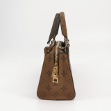 Louis Vuitton(LV) OnTheGo Chain Tote Reverse Monogram Giant East West — thumbnail 5