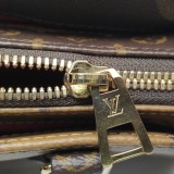 Louis Vuitton(LV) OnTheGo Chain Tote Reverse Monogram Giant East West — thumbnail 10