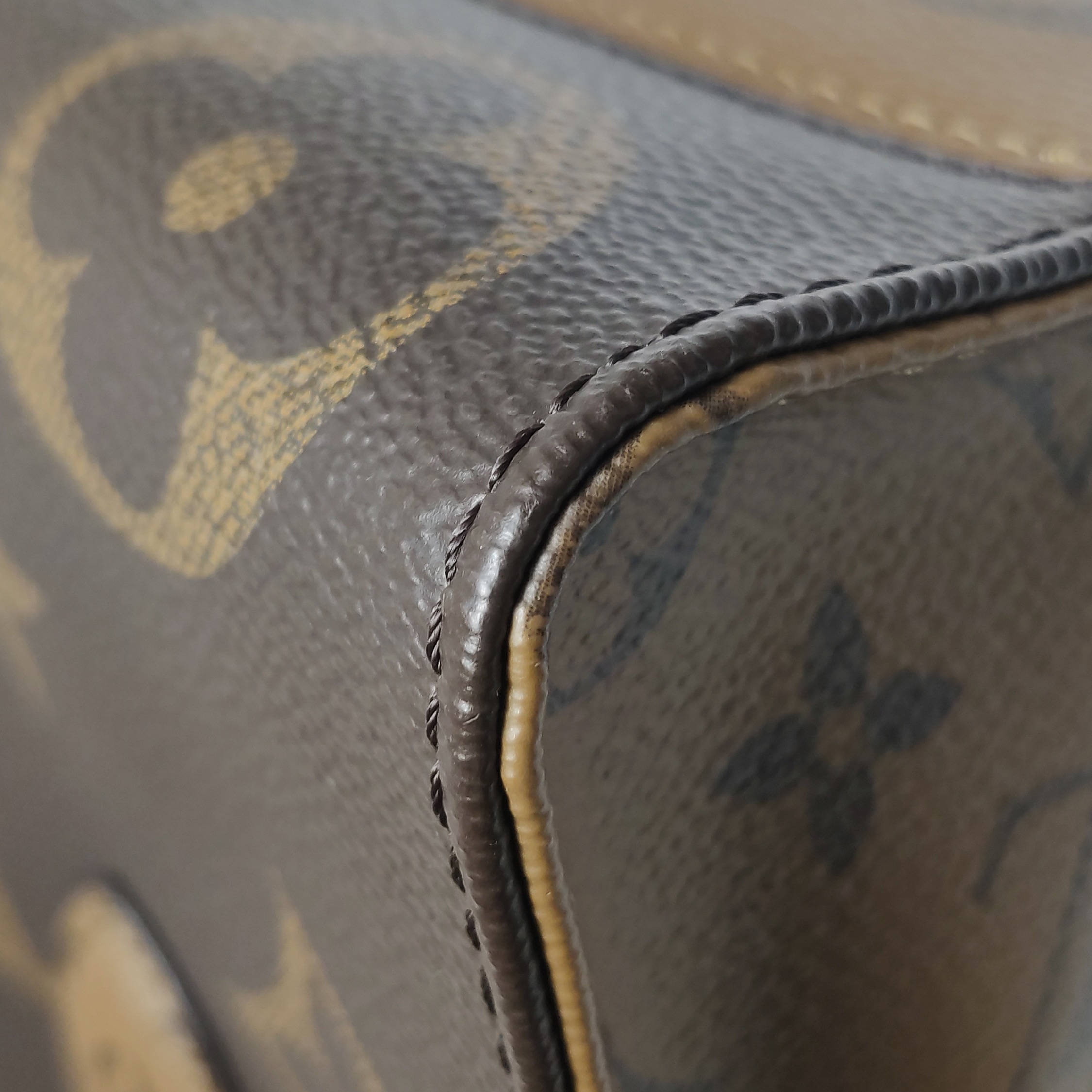 Louis Vuitton(LV) OnTheGo Chain Tote Reverse Monogram Giant East West — photo 15 of 15