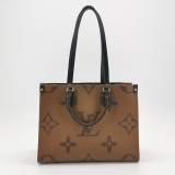 Louis Vuitton(LV) OnTheGo Tote Reverse Monogram Giant MM — thumbnail 3