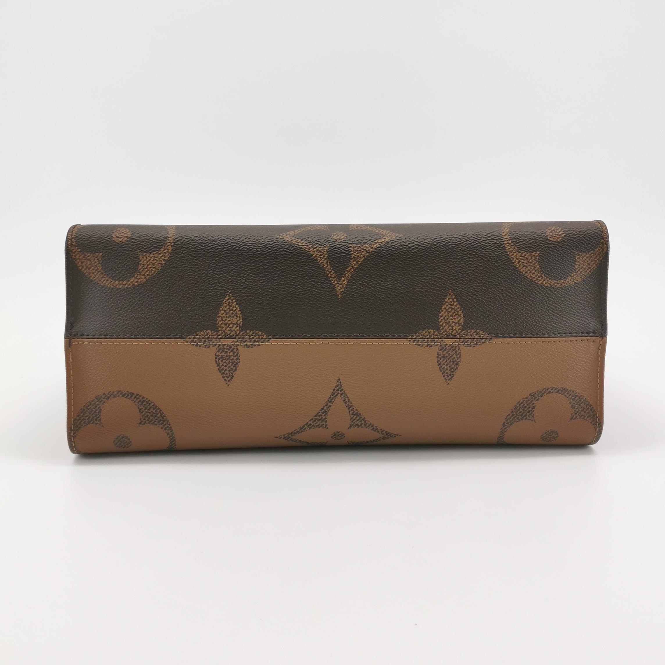 Louis Vuitton(LV) OnTheGo Tote Reverse Monogram Giant MM — photo 6 of 13