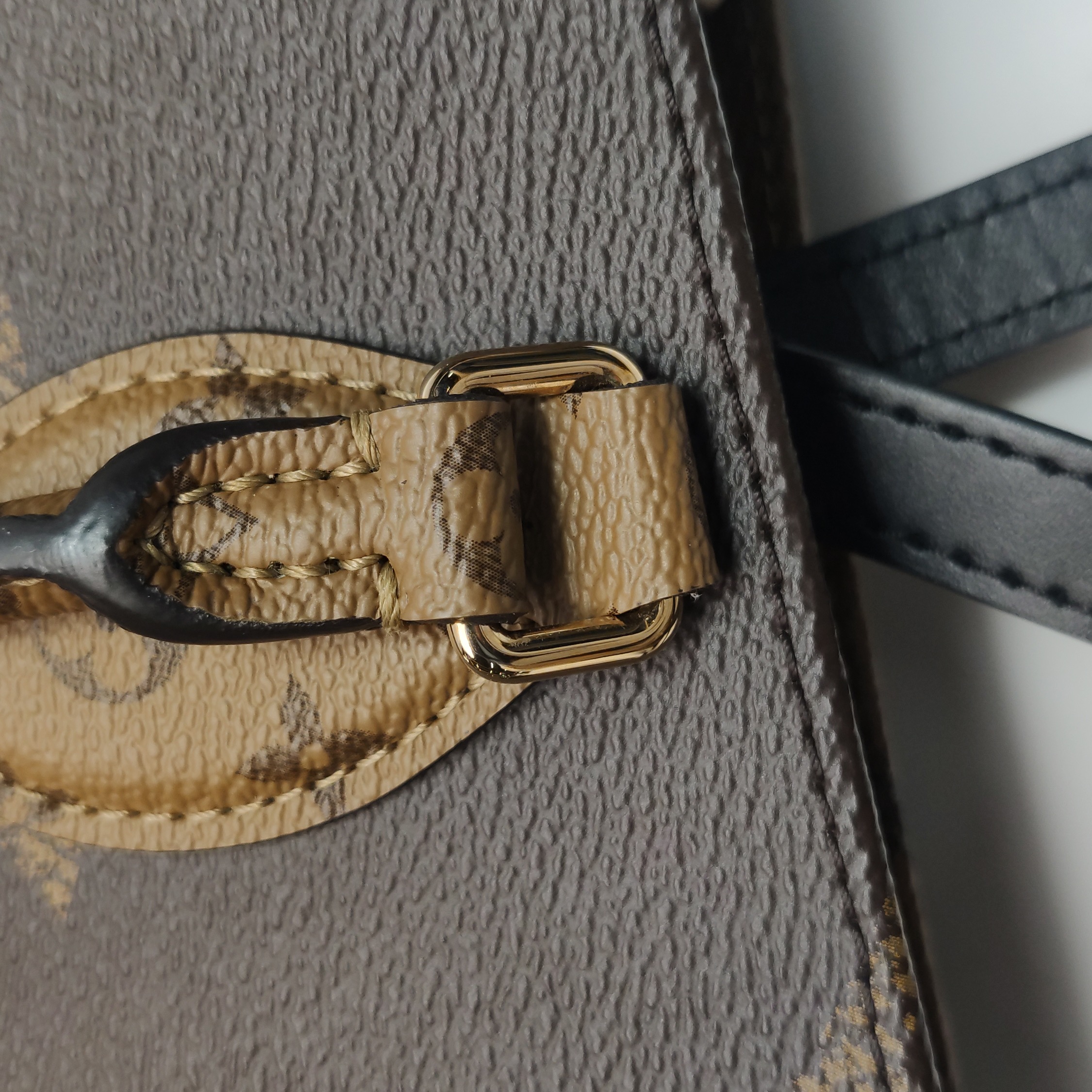 Louis Vuitton(LV) OnTheGo Tote Reverse Monogram Giant MM — photo 12 of 13