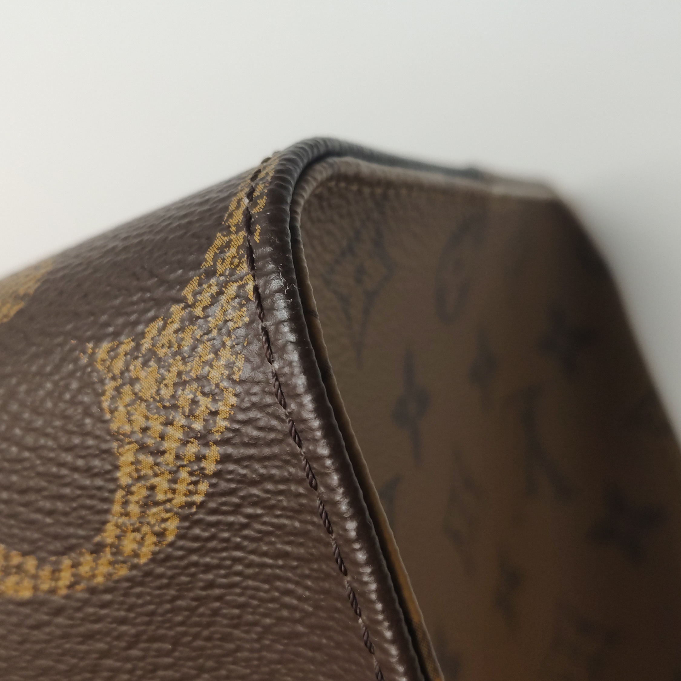 Louis Vuitton(LV) OnTheGo Tote Reverse Monogram Giant MM — photo 13 of 13