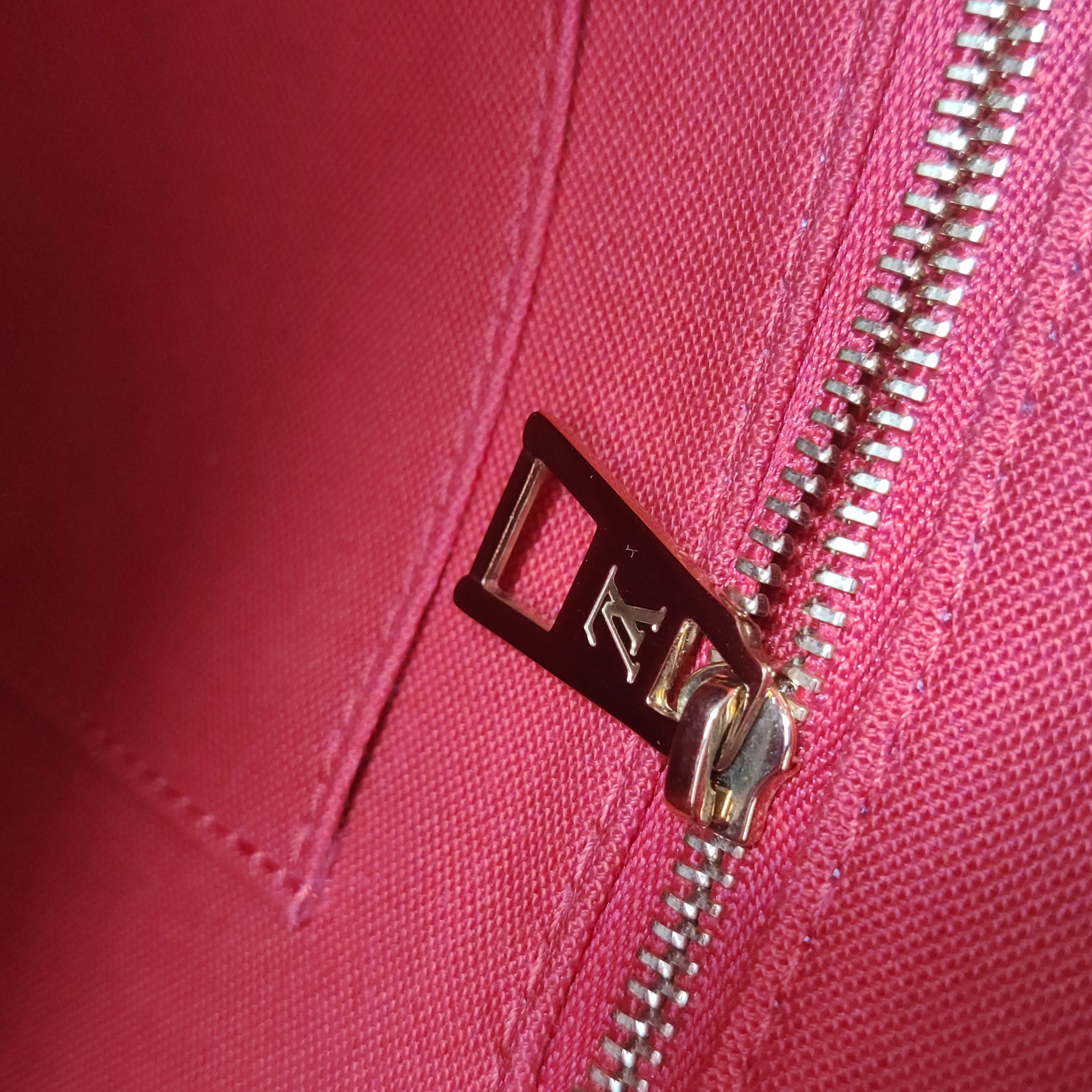 Louis Vuitton(LV) OnTheGo Tote Reverse Monogram Giant MM — photo 9 of 13