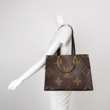 Louis Vuitton(LV) OnTheGo Tote Reverse Monogram Giant MM — thumbnail 2