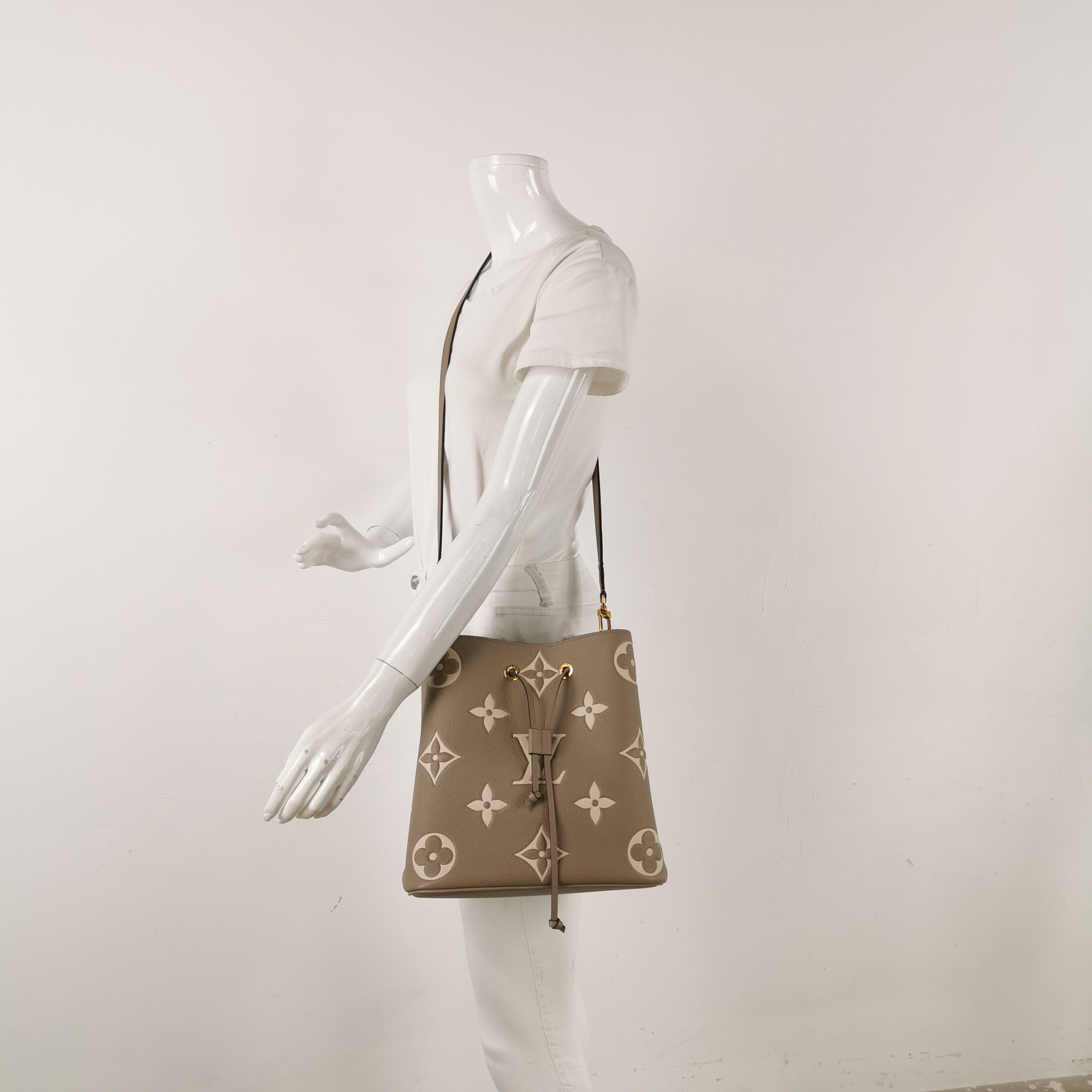 Louis Vuitton(LV) NeoNoe Handbag Bicolor Monogram Empreinte Giant MM — alternate view