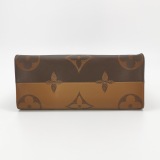 Louis Vuitton(LV) OnTheGo Tote Reverse Monogram Giant MM — thumbnail 6