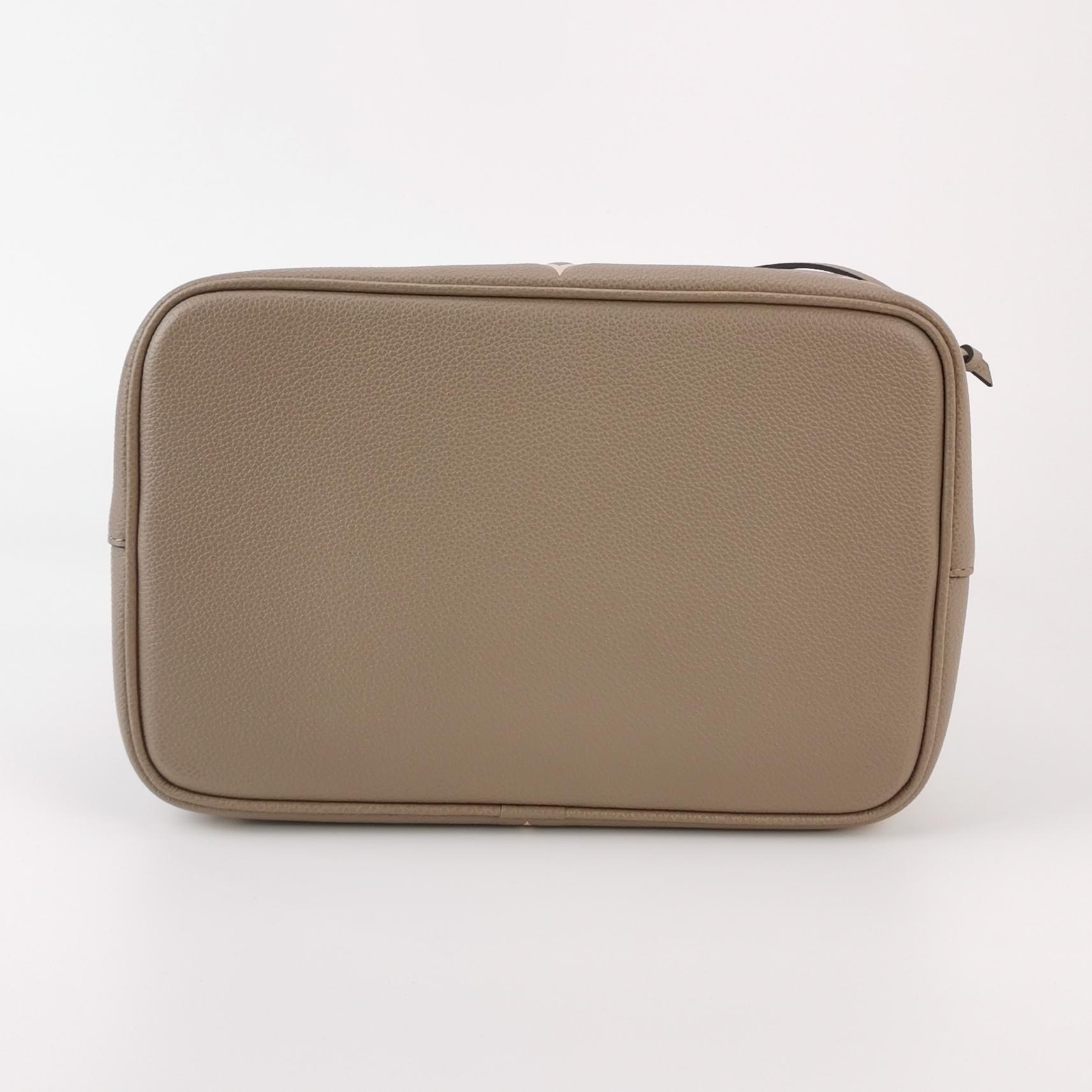 Louis Vuitton(LV) NeoNoe Handbag Bicolor Monogram Empreinte Giant MM — photo 7 of 20