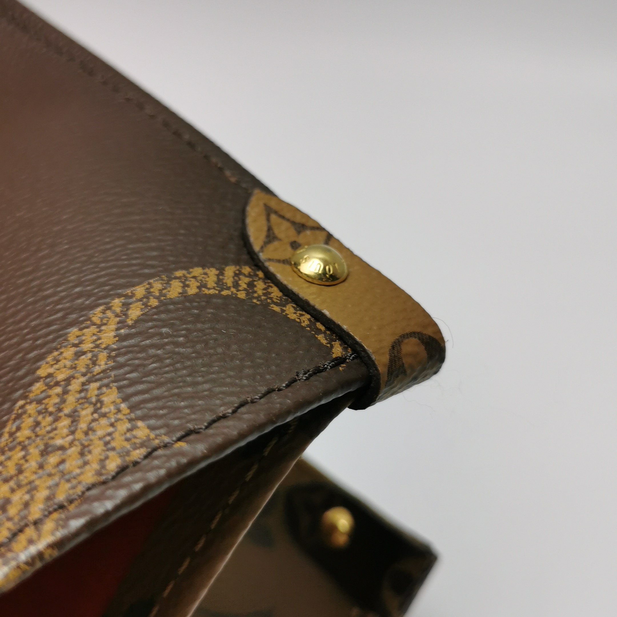 Louis Vuitton(LV) OnTheGo Tote Reverse Monogram Giant MM — photo 10 of 15