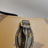 Louis Vuitton(LV) OnTheGo Tote Reverse Monogram Giant MM — thumbnail 11