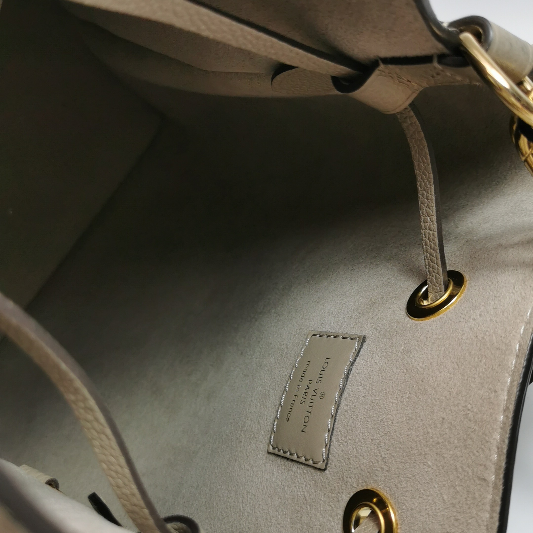 Louis Vuitton(LV) NeoNoe Handbag Bicolor Monogram Empreinte Giant MM — photo 10 of 20