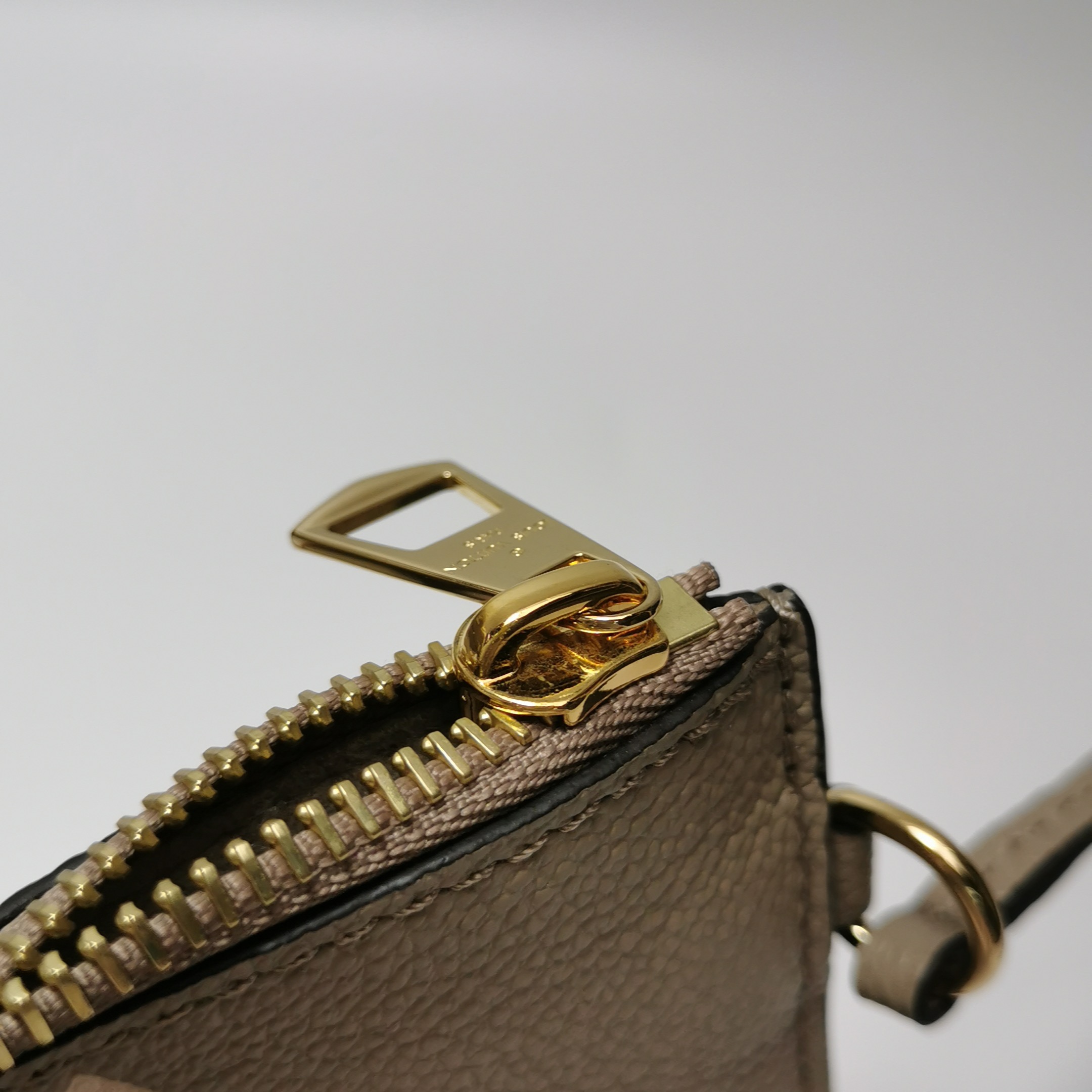 Louis Vuitton(LV) NeoNoe Handbag Bicolor Monogram Empreinte Giant MM — photo 16 of 20