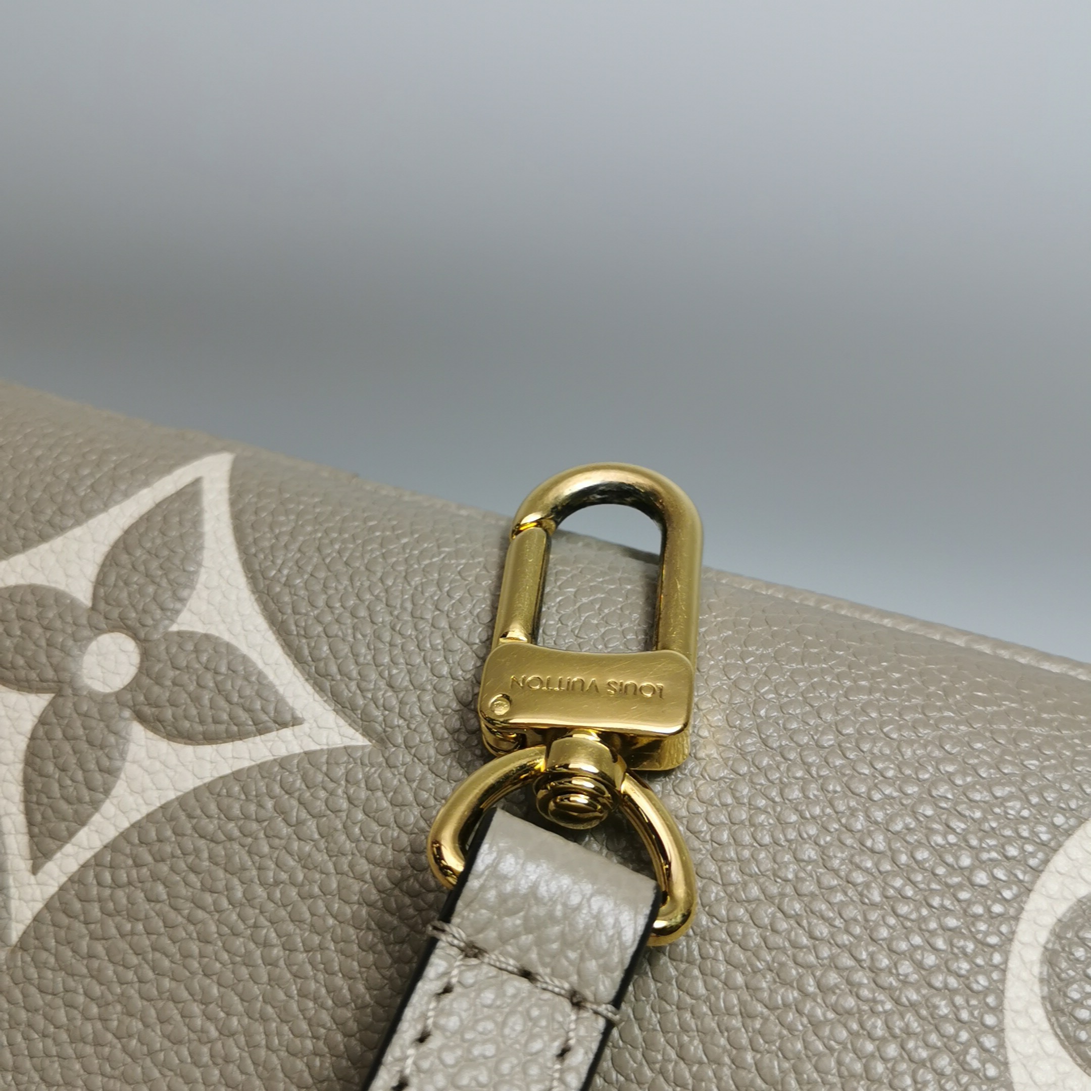 Louis Vuitton(LV) NeoNoe Handbag Bicolor Monogram Empreinte Giant MM — photo 17 of 20