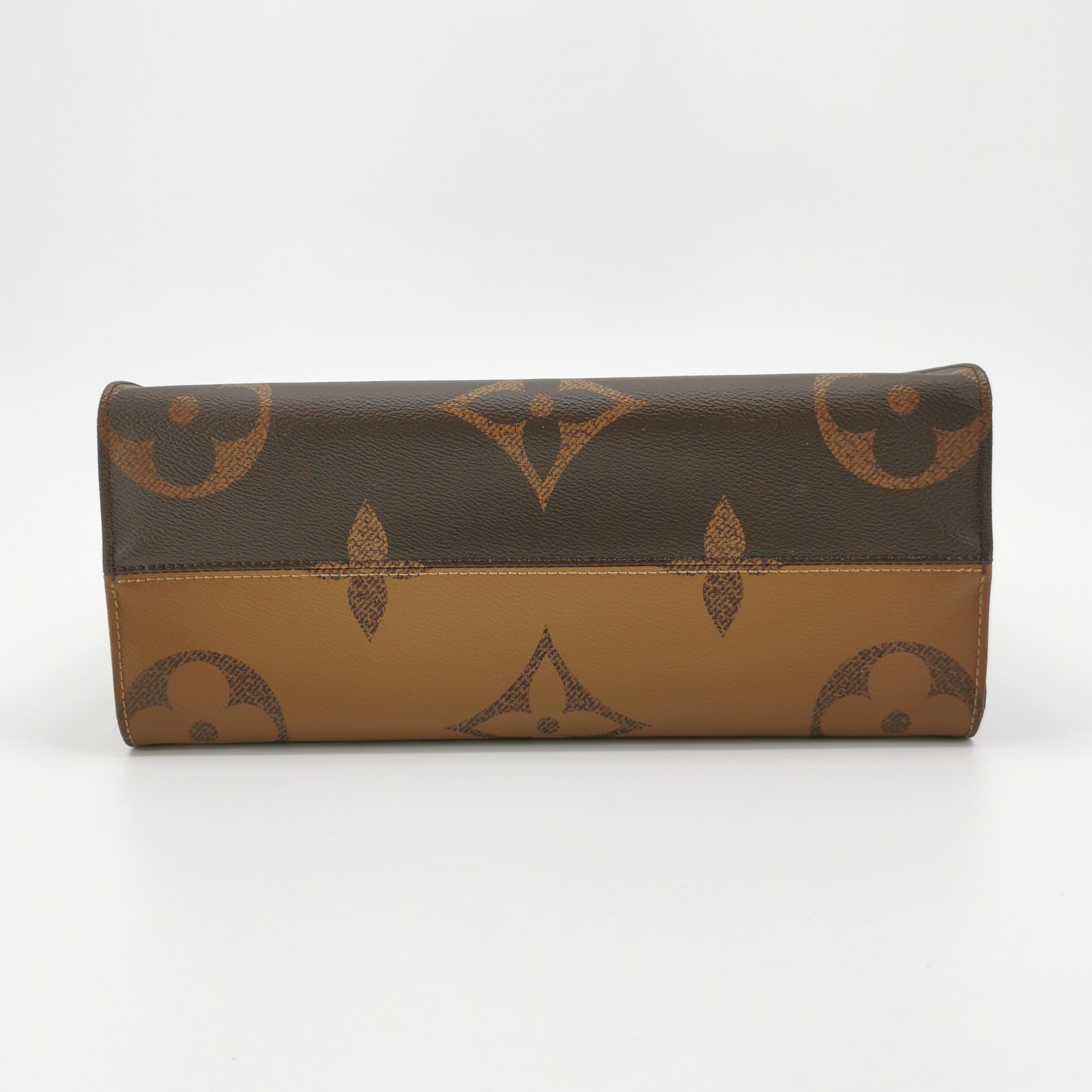 Louis Vuitton(LV) OnTheGo Tote Reverse Monogram Giant MM — photo 6 of 13