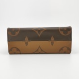 Louis Vuitton(LV) OnTheGo Tote Reverse Monogram Giant MM — thumbnail 6