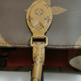 Louis Vuitton(LV) OnTheGo Tote Reverse Monogram Giant MM — thumbnail 10