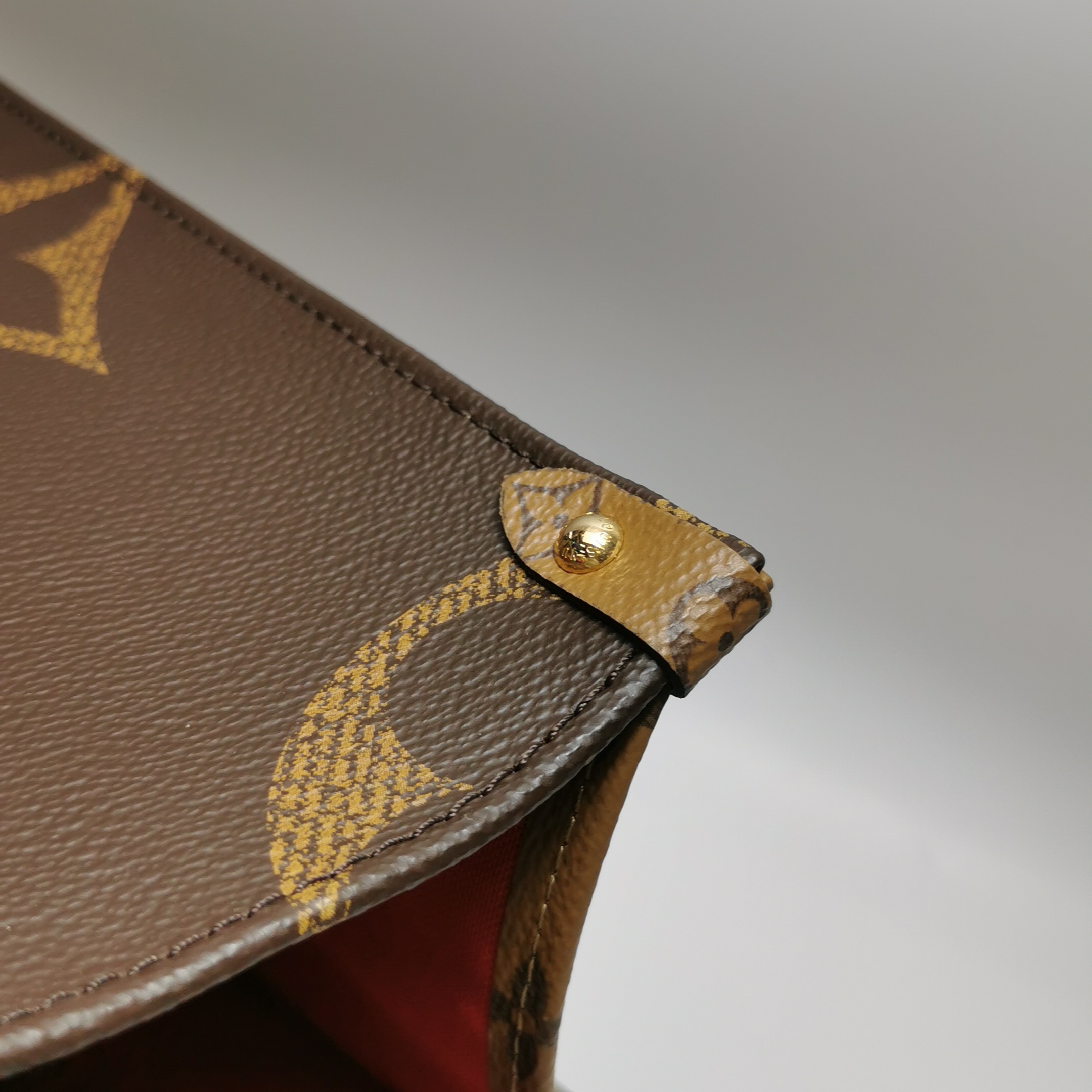Louis Vuitton(LV) OnTheGo Tote Reverse Monogram Giant MM — photo 12 of 13