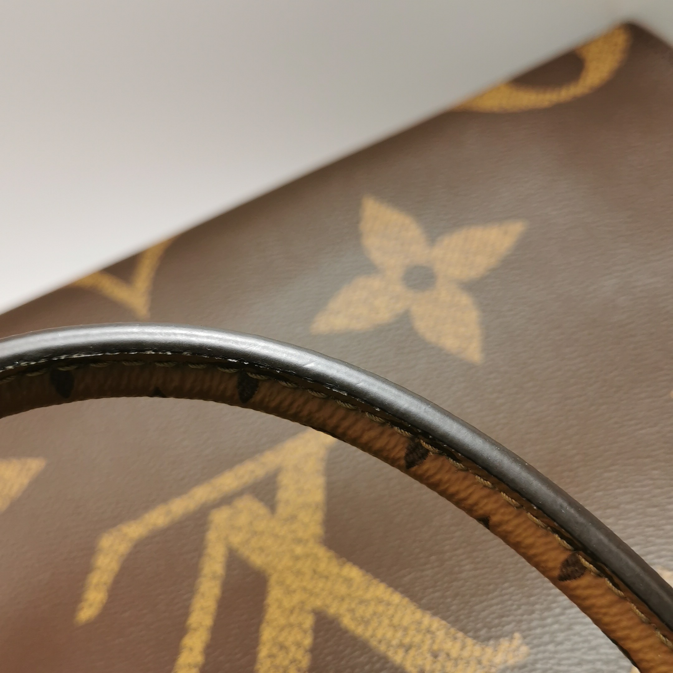 Louis Vuitton(LV) OnTheGo Tote Reverse Monogram Giant MM — photo 13 of 13