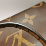 Louis Vuitton(LV) OnTheGo Tote Reverse Monogram Giant MM — thumbnail 13