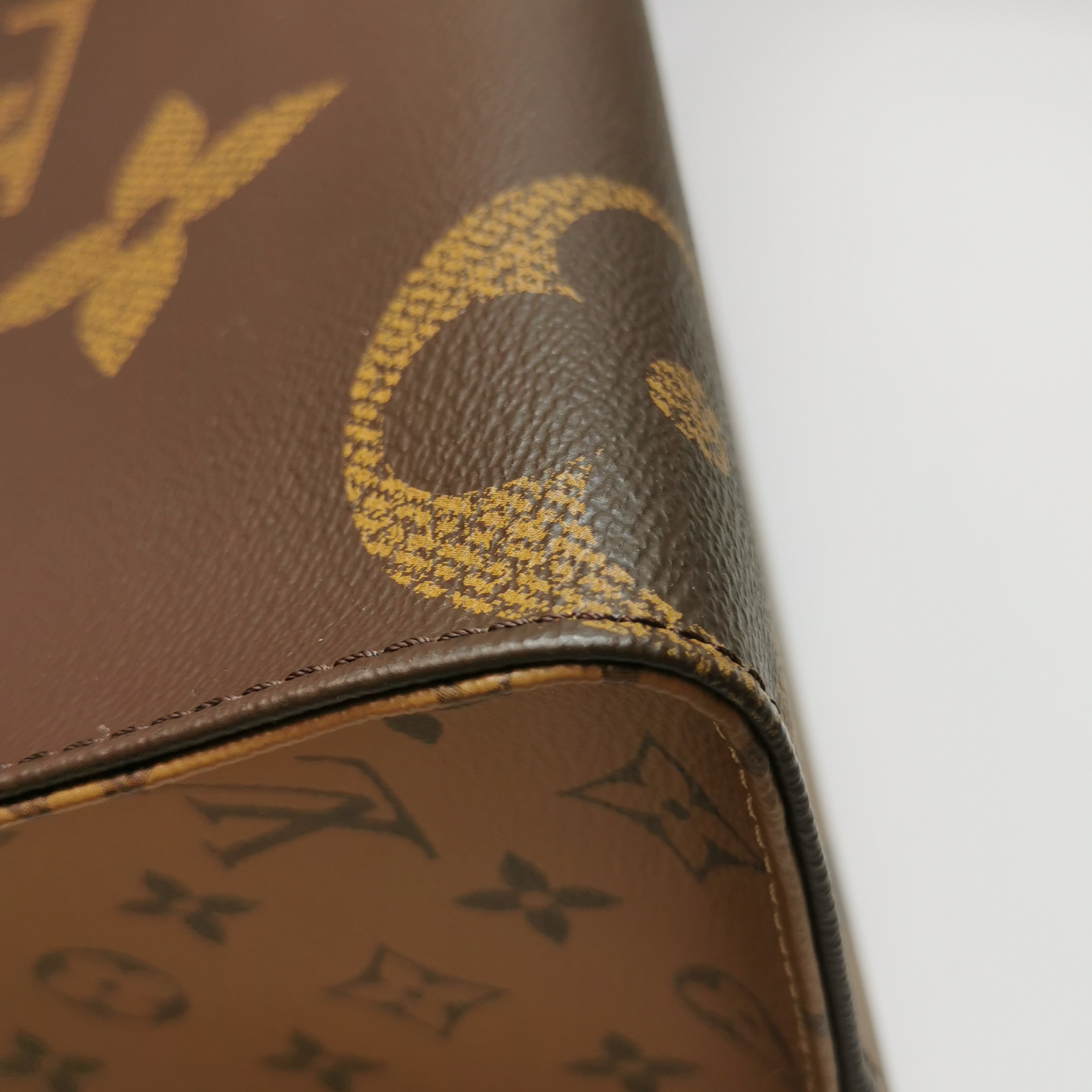 Louis Vuitton(LV) OnTheGo Tote Reverse Monogram Giant MM — photo 11 of 13