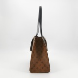 Louis Vuitton(LV) OnTheGo Tote Reverse Monogram Giant MM — thumbnail 4