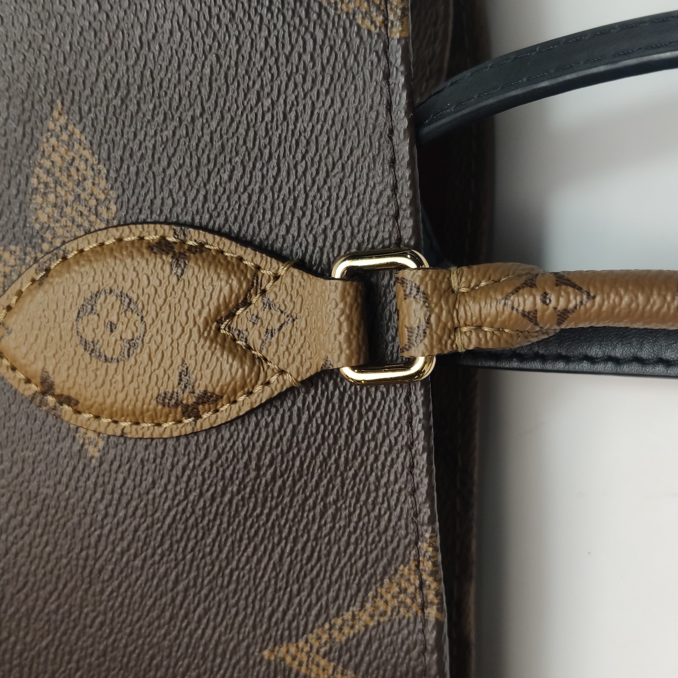 Louis Vuitton(LV) OnTheGo Tote Reverse Monogram Giant MM — photo 12 of 14