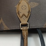Louis Vuitton(LV) OnTheGo Tote Reverse Monogram Giant MM — thumbnail 12
