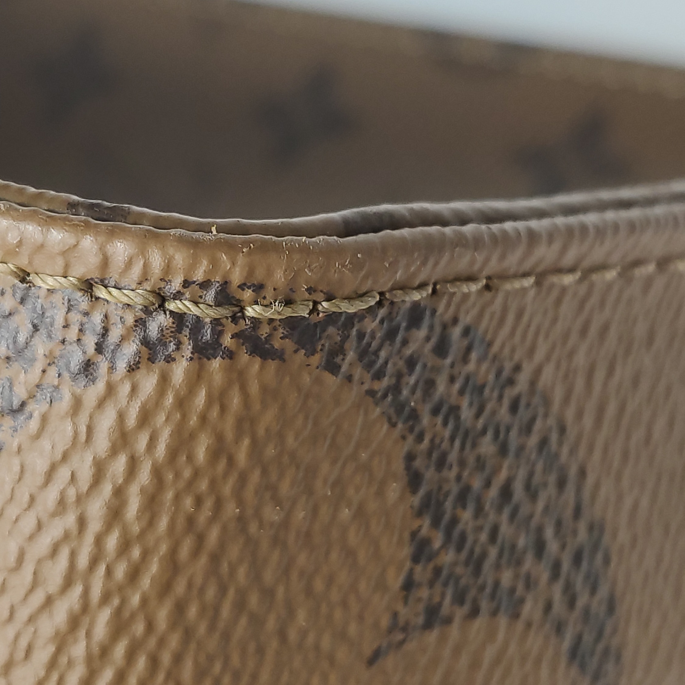Louis Vuitton(LV) OnTheGo Tote Reverse Monogram Giant MM — photo 13 of 14