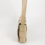 Bottega Veneta(BV) Cassette Crossbody Bag Maxi Intrecciato Leather Small — thumbnail 3