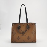Louis Vuitton(LV) OnTheGo Tote Reverse Monogram Giant MM — thumbnail 3
