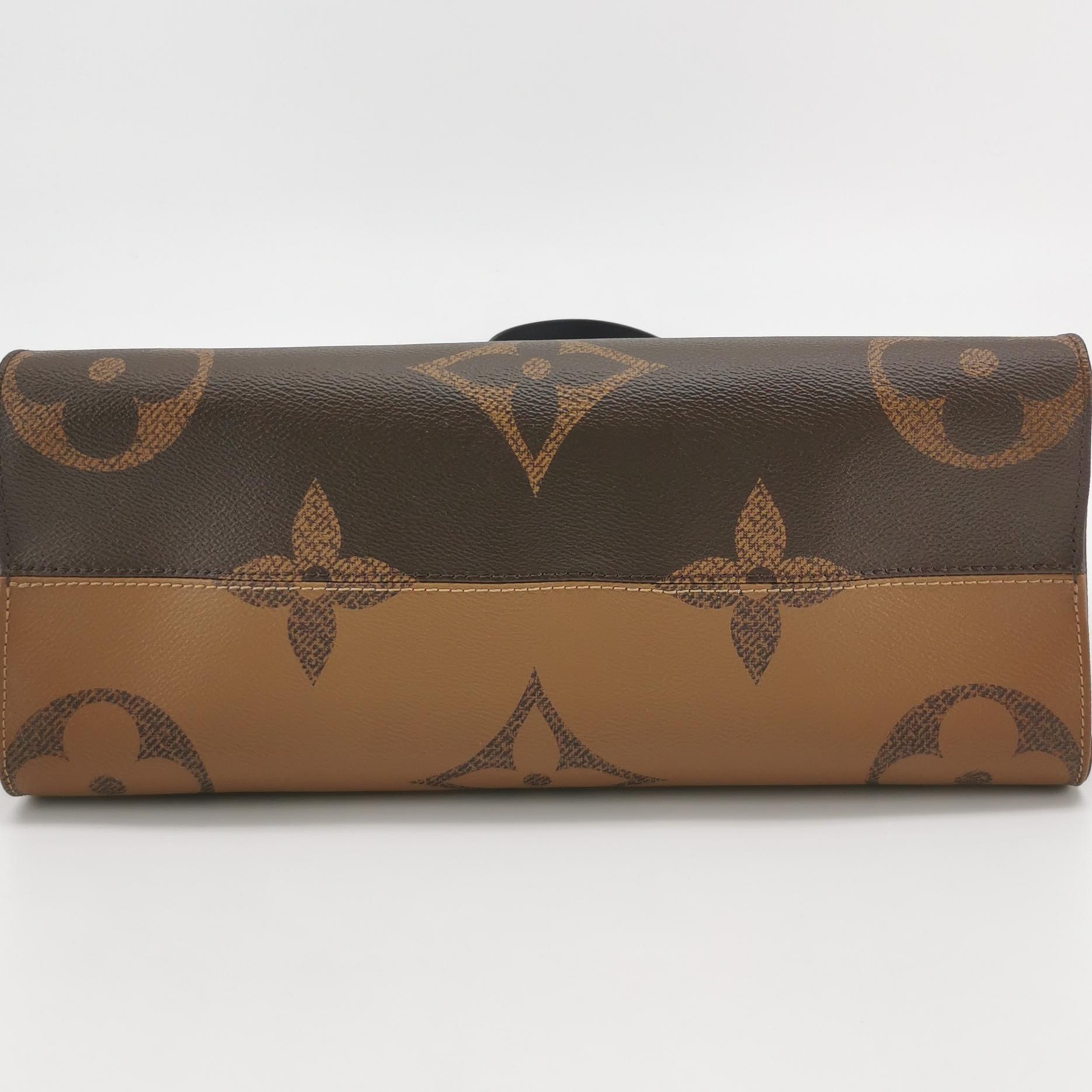 Louis Vuitton(LV) OnTheGo Tote Reverse Monogram Giant MM — photo 6 of 15
