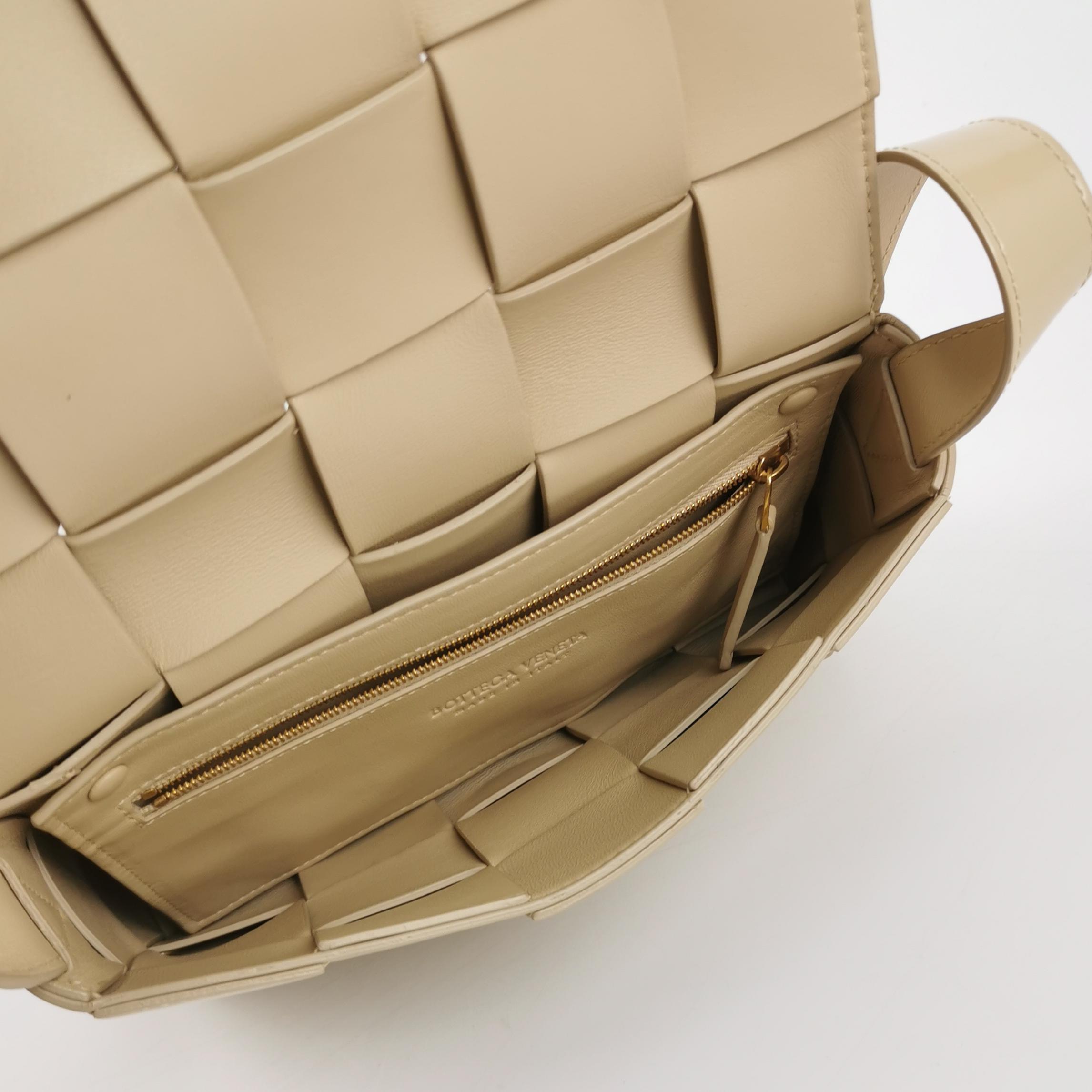 Bottega Veneta(BV) Cassette Crossbody Bag Maxi Intrecciato Leather Small