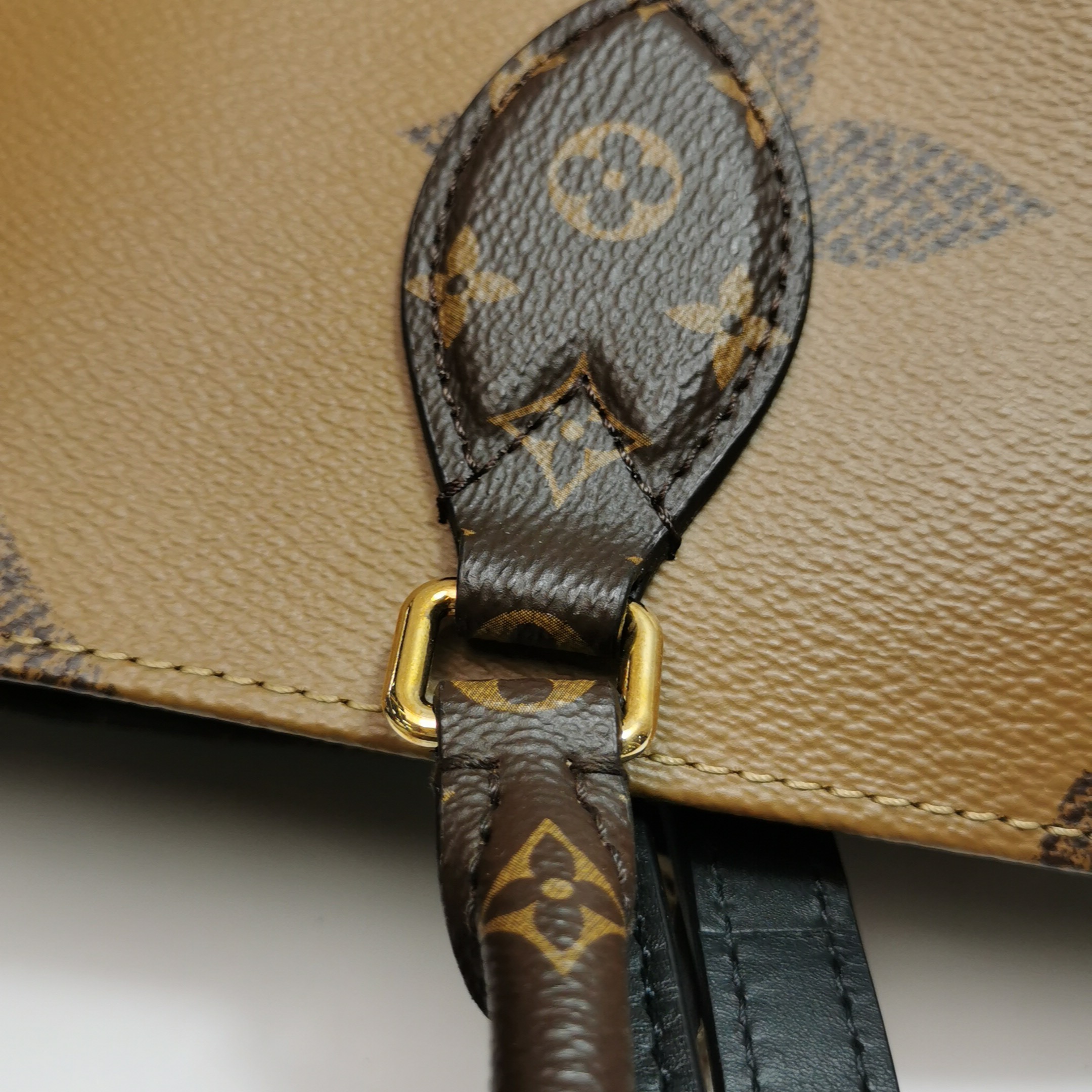 Louis Vuitton(LV) OnTheGo Tote Reverse Monogram Giant MM — photo 10 of 15
