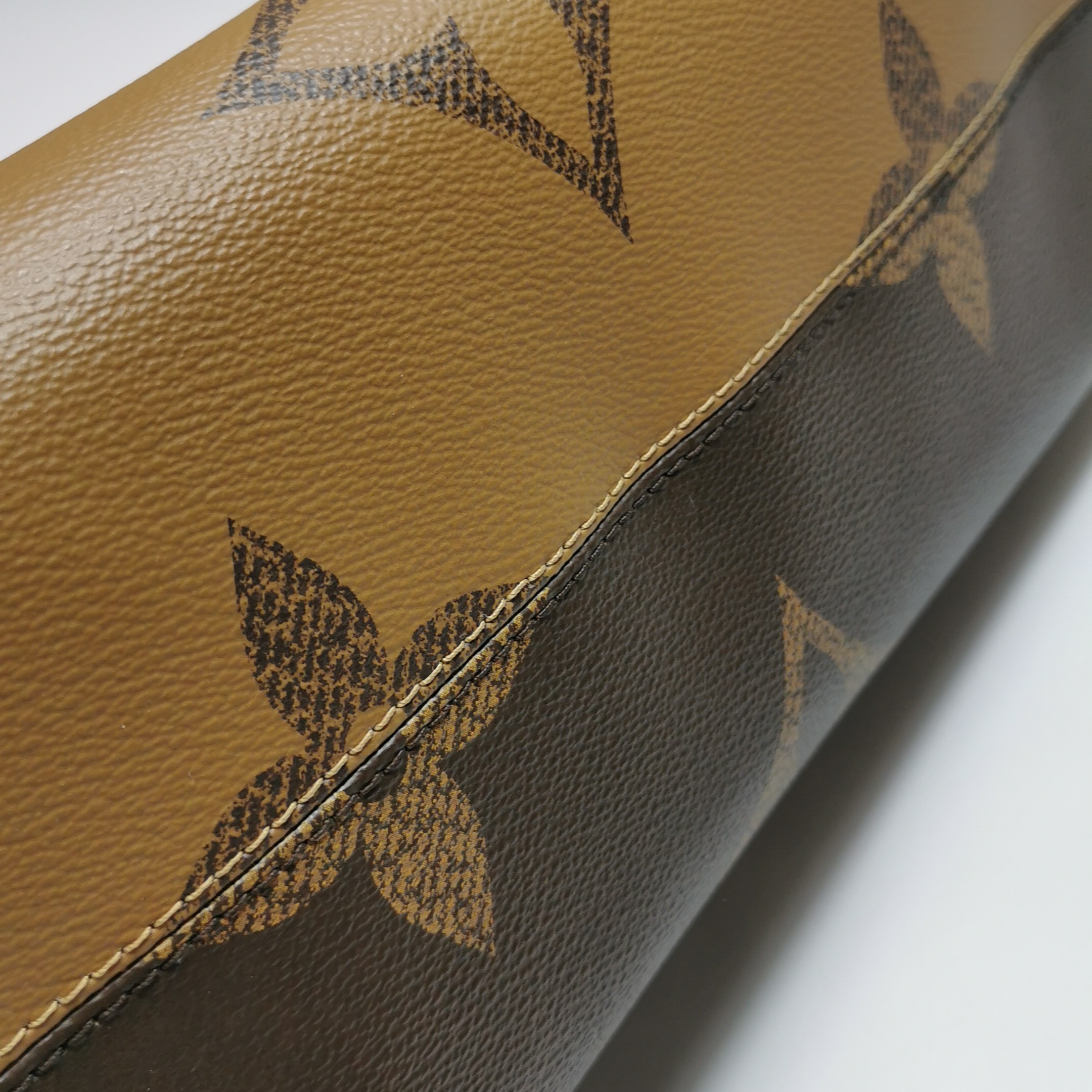 Louis Vuitton(LV) OnTheGo Tote Reverse Monogram Giant MM — photo 13 of 15