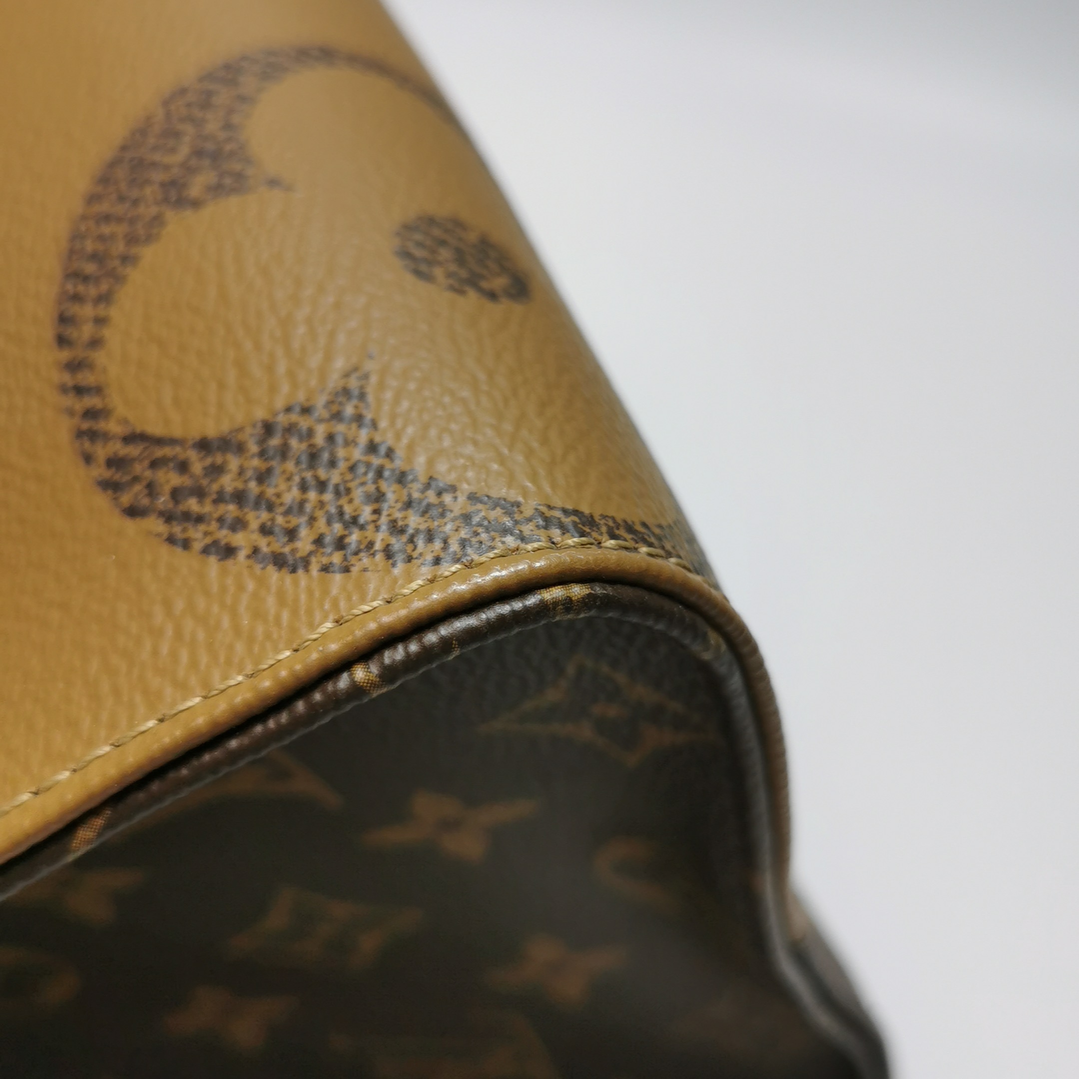 Louis Vuitton(LV) OnTheGo Tote Reverse Monogram Giant MM — photo 12 of 15