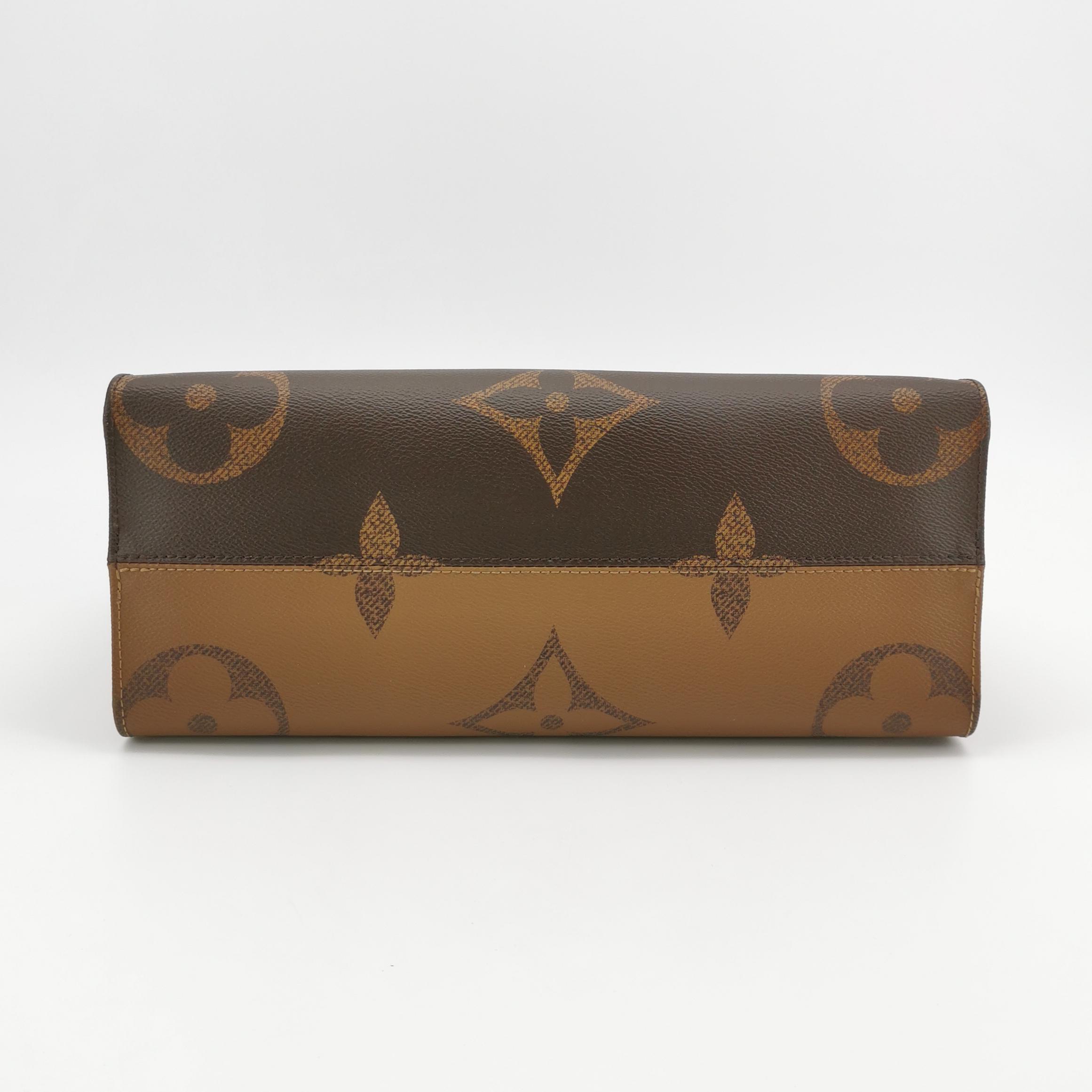 Louis Vuitton(LV) OnTheGo Tote Reverse Monogram Giant MM — photo 6 of 15