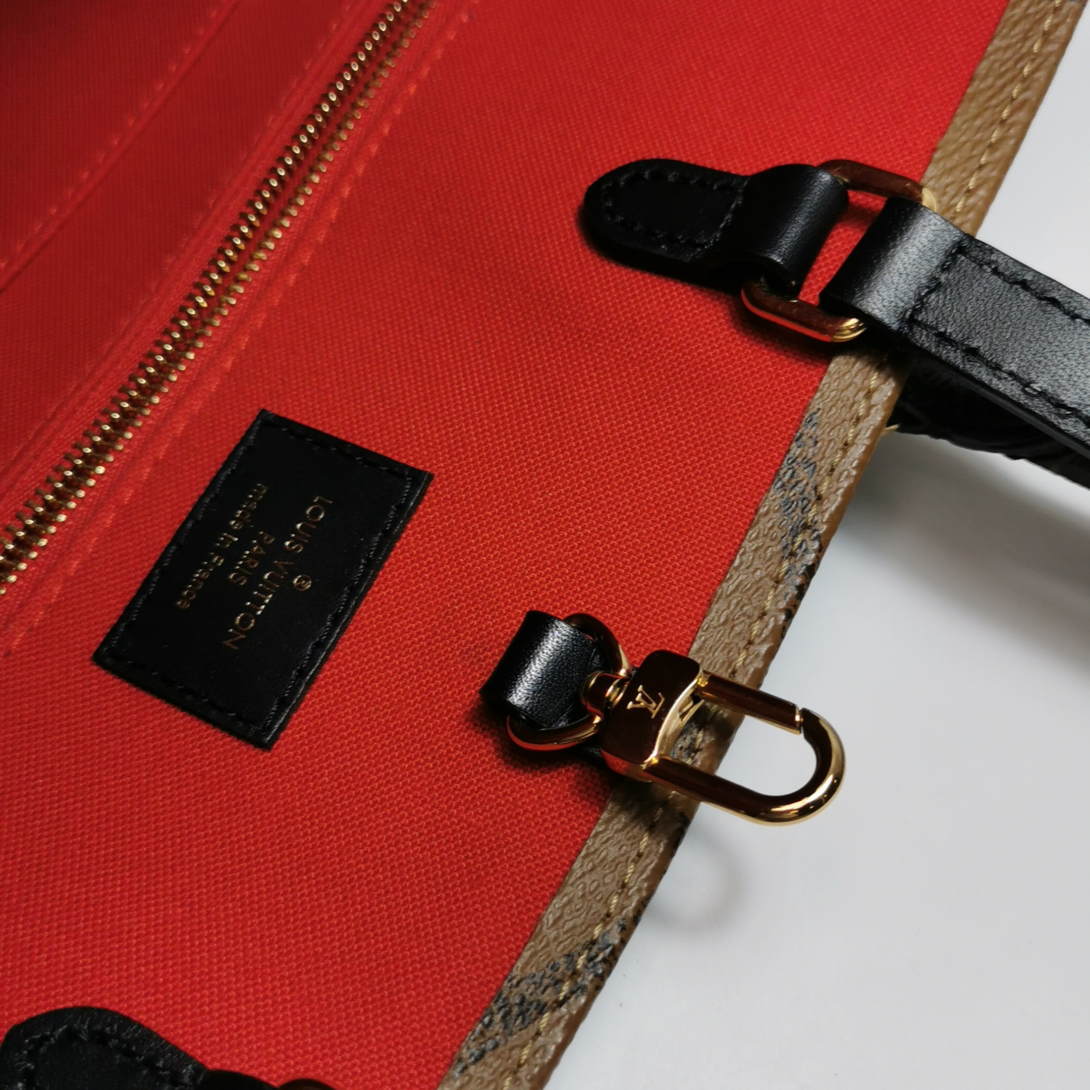 Louis Vuitton(LV) OnTheGo Tote Reverse Monogram Giant MM — photo 9 of 15