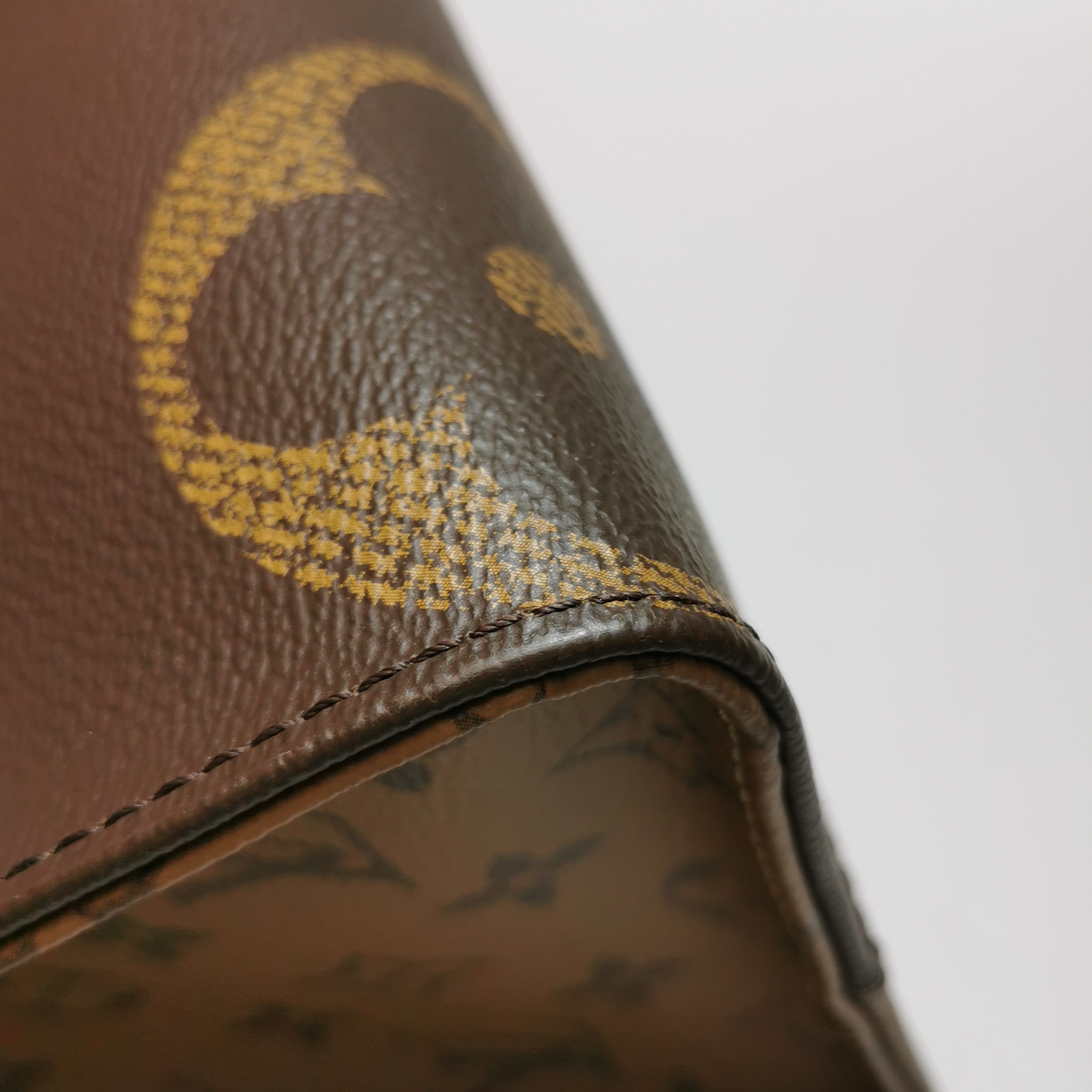 Louis Vuitton(LV) OnTheGo Tote Reverse Monogram Giant MM — photo 10 of 15