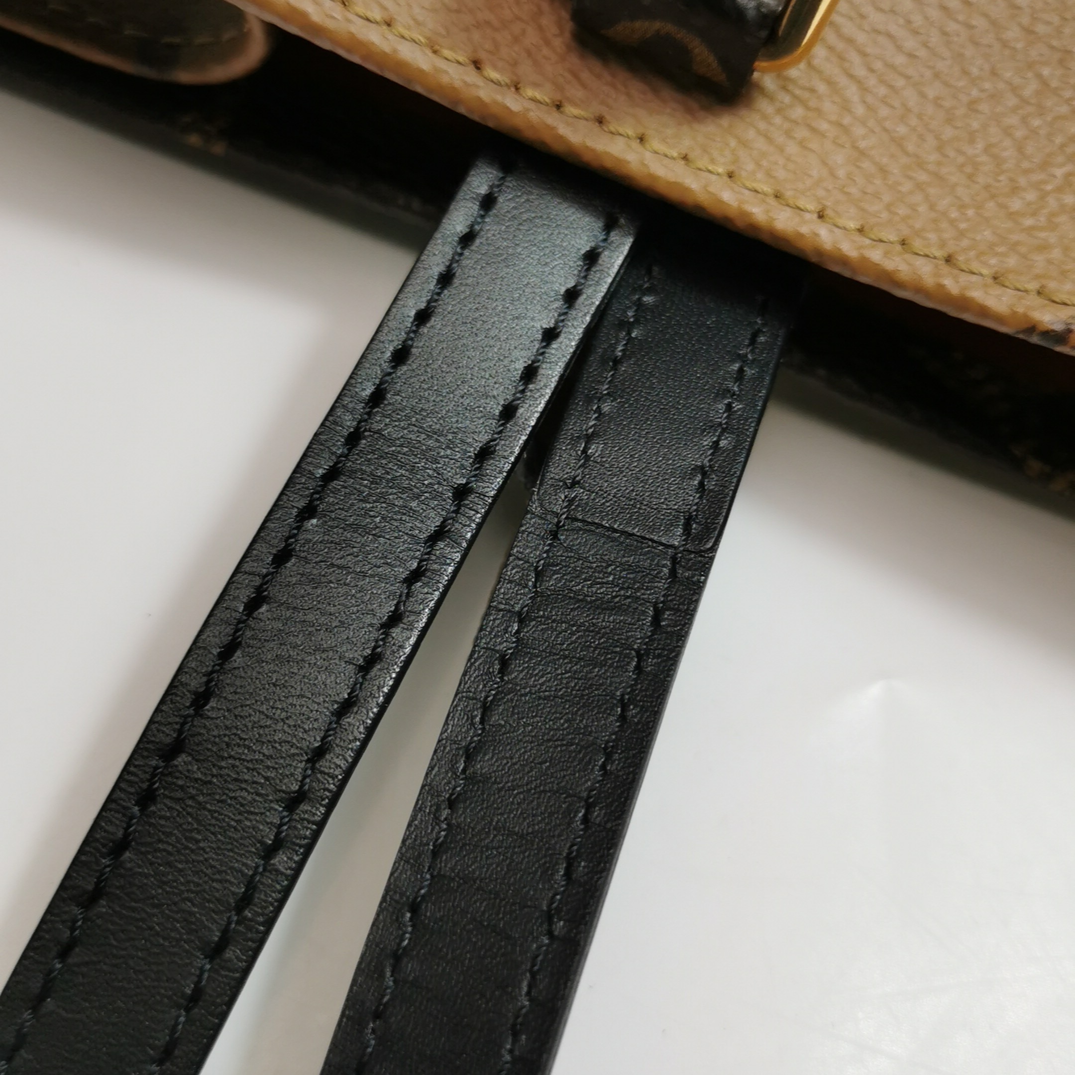 Louis Vuitton(LV) OnTheGo Tote Reverse Monogram Giant MM — photo 14 of 15