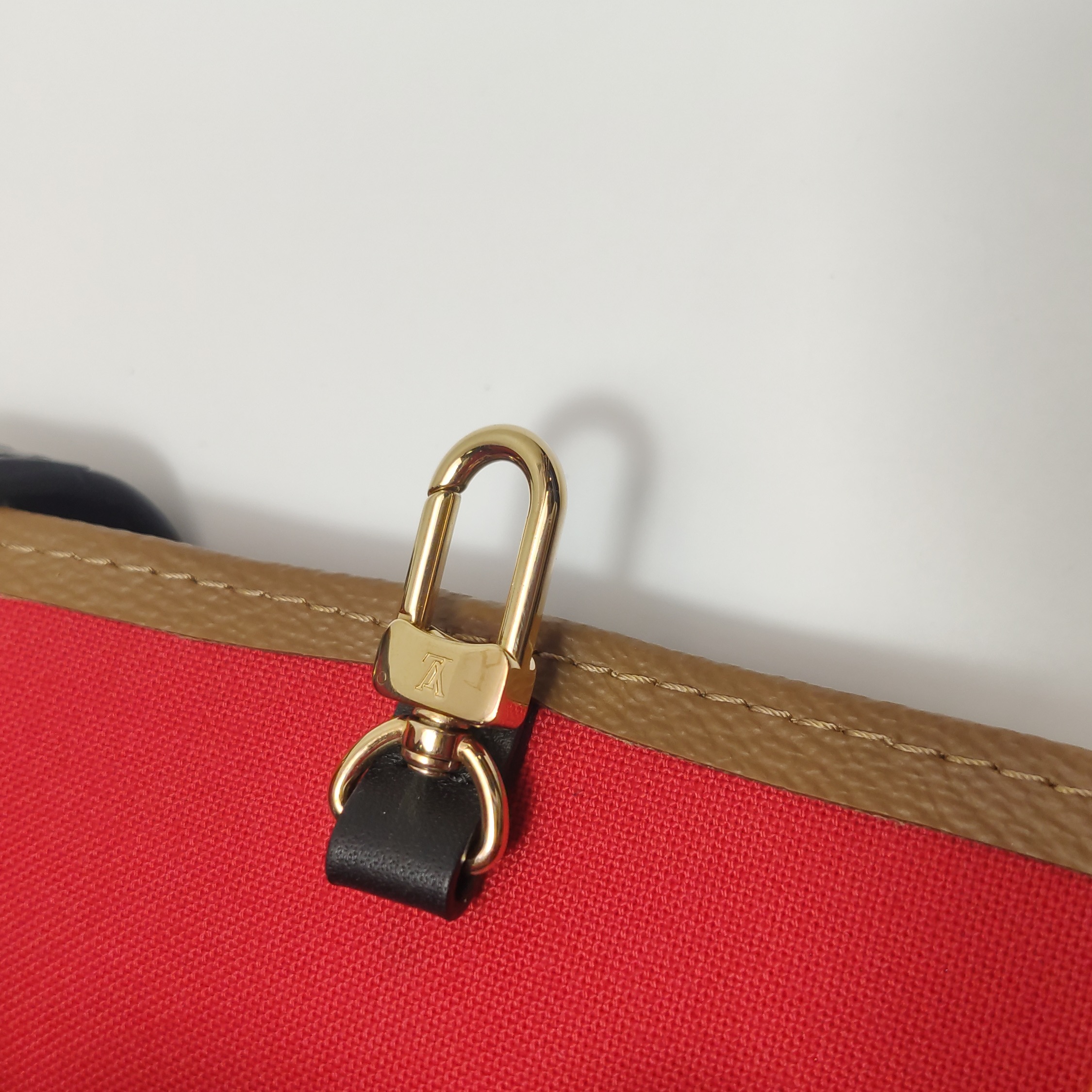 Louis Vuitton(LV) OnTheGo Tote Reverse Monogram Giant GM — photo 9 of 15