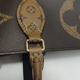Louis Vuitton(LV) OnTheGo Tote Reverse Monogram Giant GM — thumbnail 14