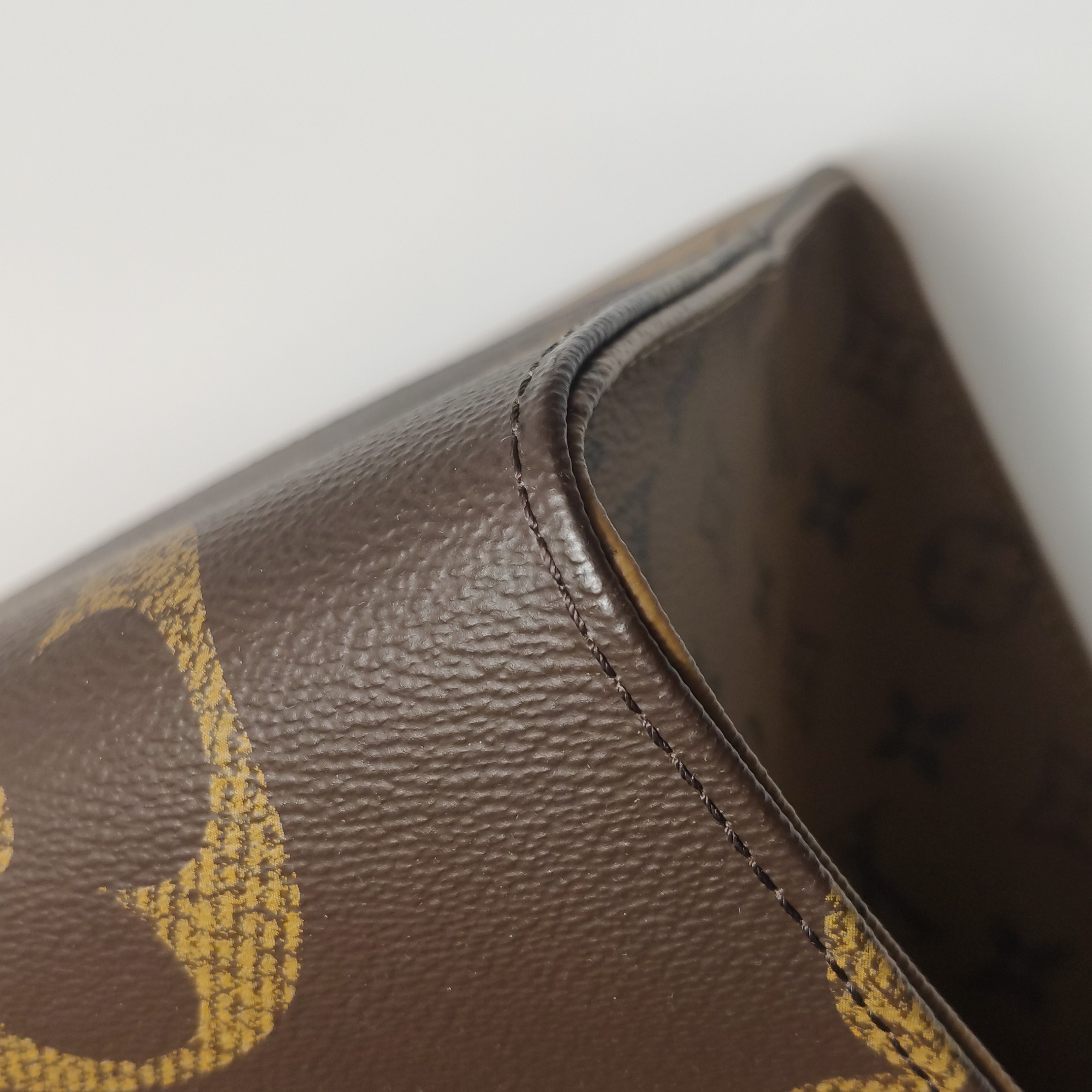 Louis Vuitton(LV) OnTheGo Tote Reverse Monogram Giant GM — photo 13 of 15