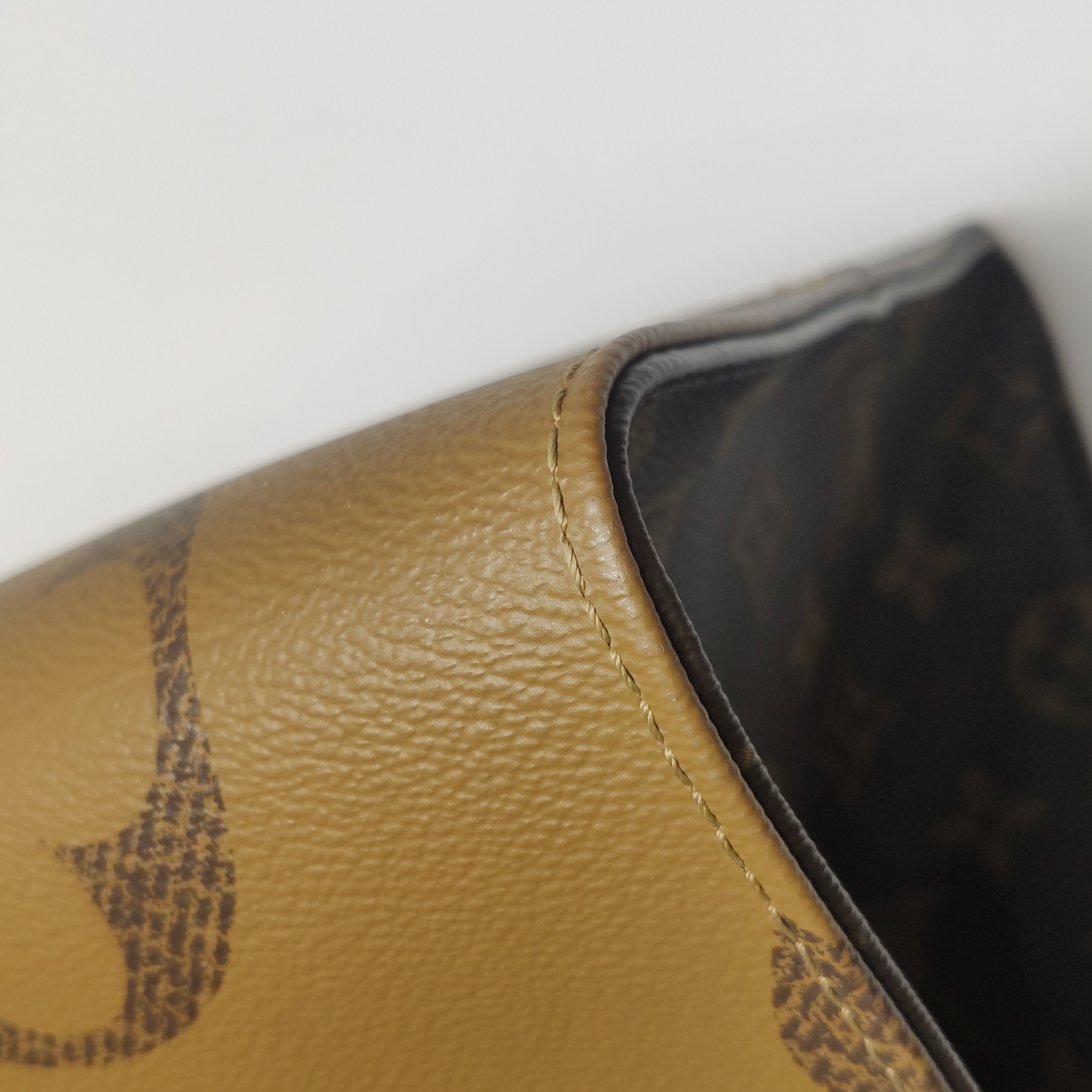 Louis Vuitton(LV) OnTheGo Tote Reverse Monogram Giant GM — photo 12 of 15